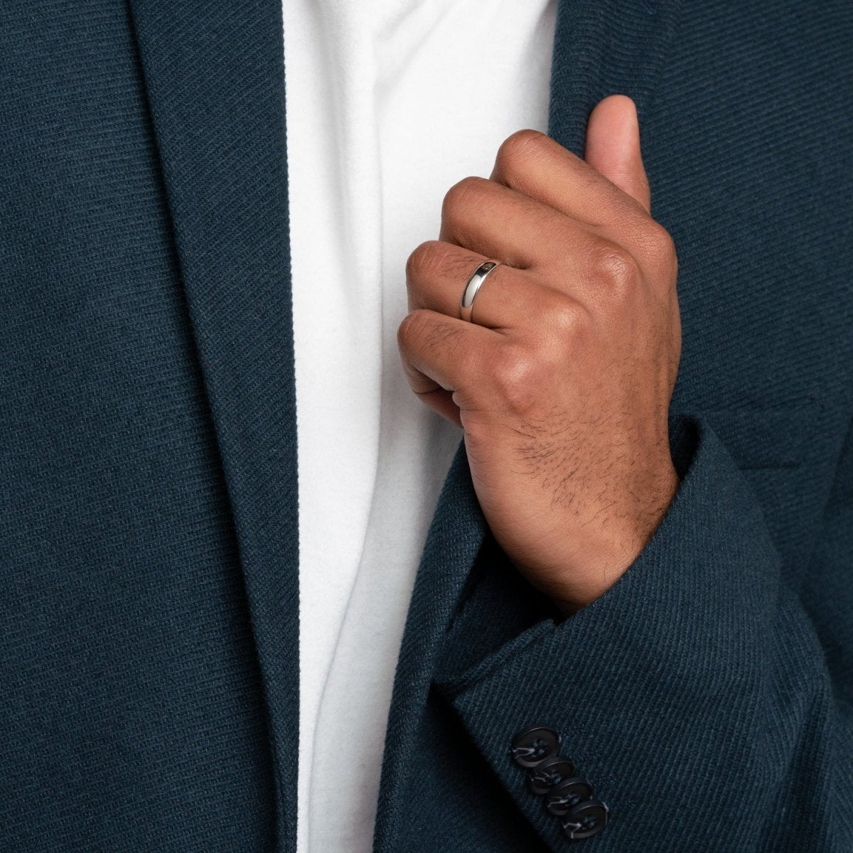 Anillo "Argolla Dorado Clásico" en Plata 925 con Baño de Oro 18K – Banda Clásica Unisex 4 mm