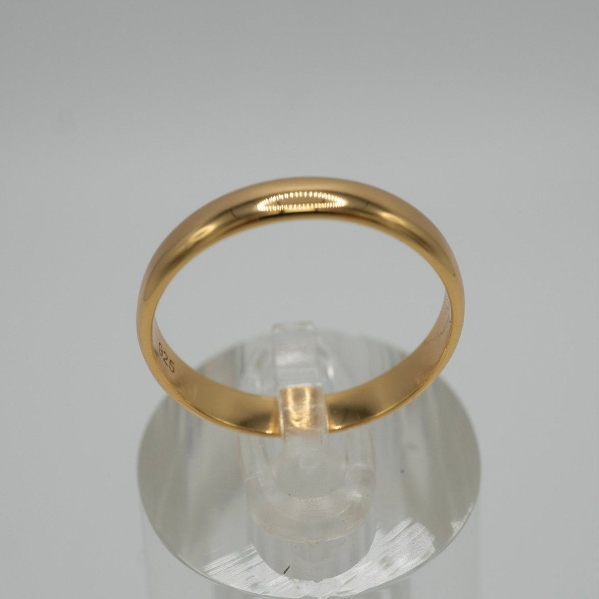 Anillo "Argolla Dorado Clásico" en Plata 925 con Baño de Oro 18K – Banda Clásica Unisex 4 mm