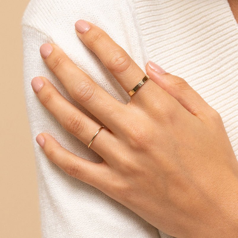 Anillo "Argolla Esencia Dorado" – Plata 925 con Baño de Oro 18K