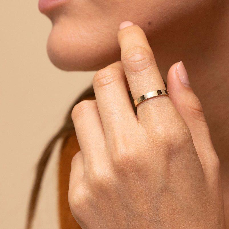 Anillo "Argolla Esencia Dorado" – Plata 925 con Baño de Oro 18K