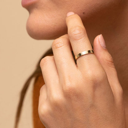 Anillo "Argolla Esencia Dorado" – Plata 925 con Baño de Oro 18K