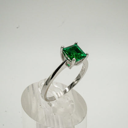 ✨ Anillo “Aura Esmeralda” – Plata 925 con Zirconia Verde Esmeralda