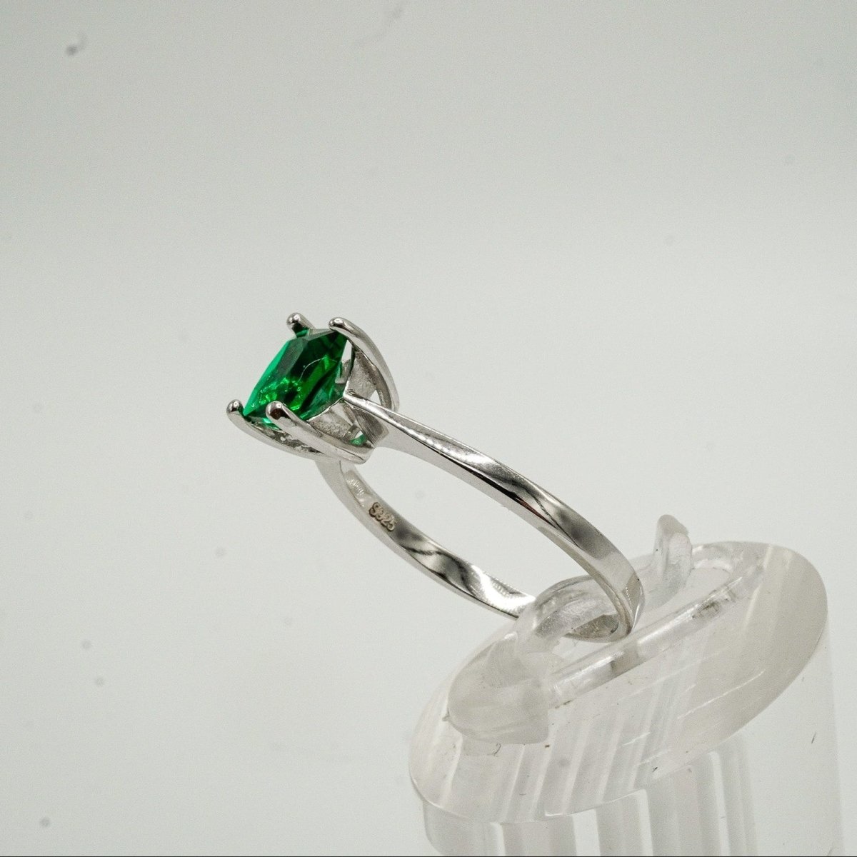 ✨ Anillo “Aura Esmeralda” – Plata 925 con Zirconia Verde Esmeralda