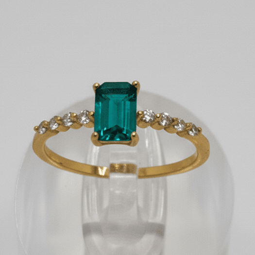 ✨ Anillo “Aurora Mística Esmeralda” – Plata 925 con Baño de Oro