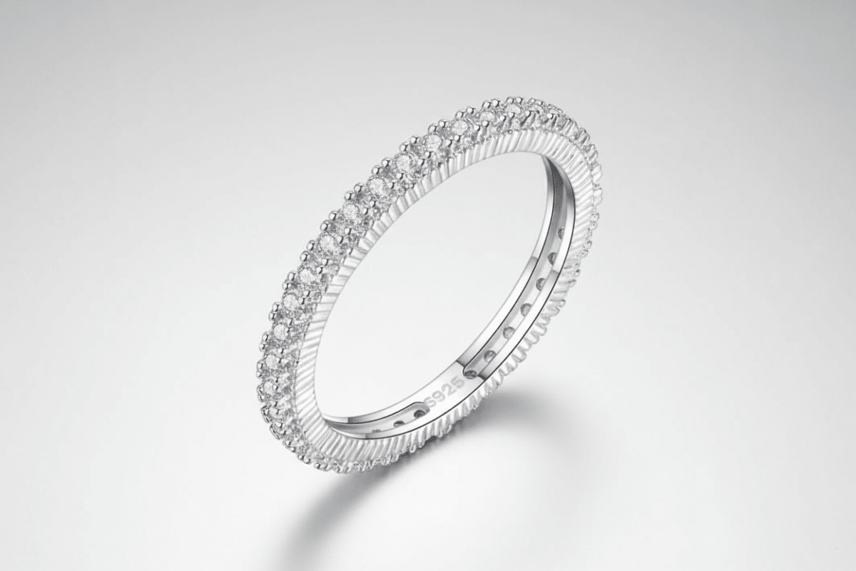 Anillo Banda Infinita en Plata 925 con Zirconias