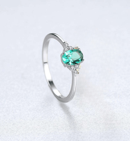 Anillo circonita esmeralda, corte ovalado