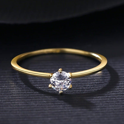 Anillo Clásico Solitario con Zirconia Cúbica Brillante de Plata con Baño de Oro 14K