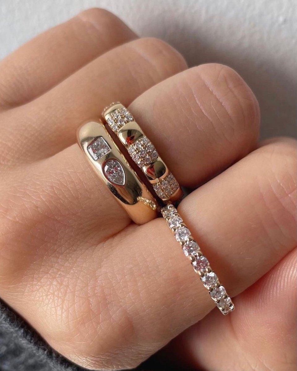 Anillo con Piedra 2.25 mm, Banda 2.6 mm – Plata 925 Baño de Oro 18K