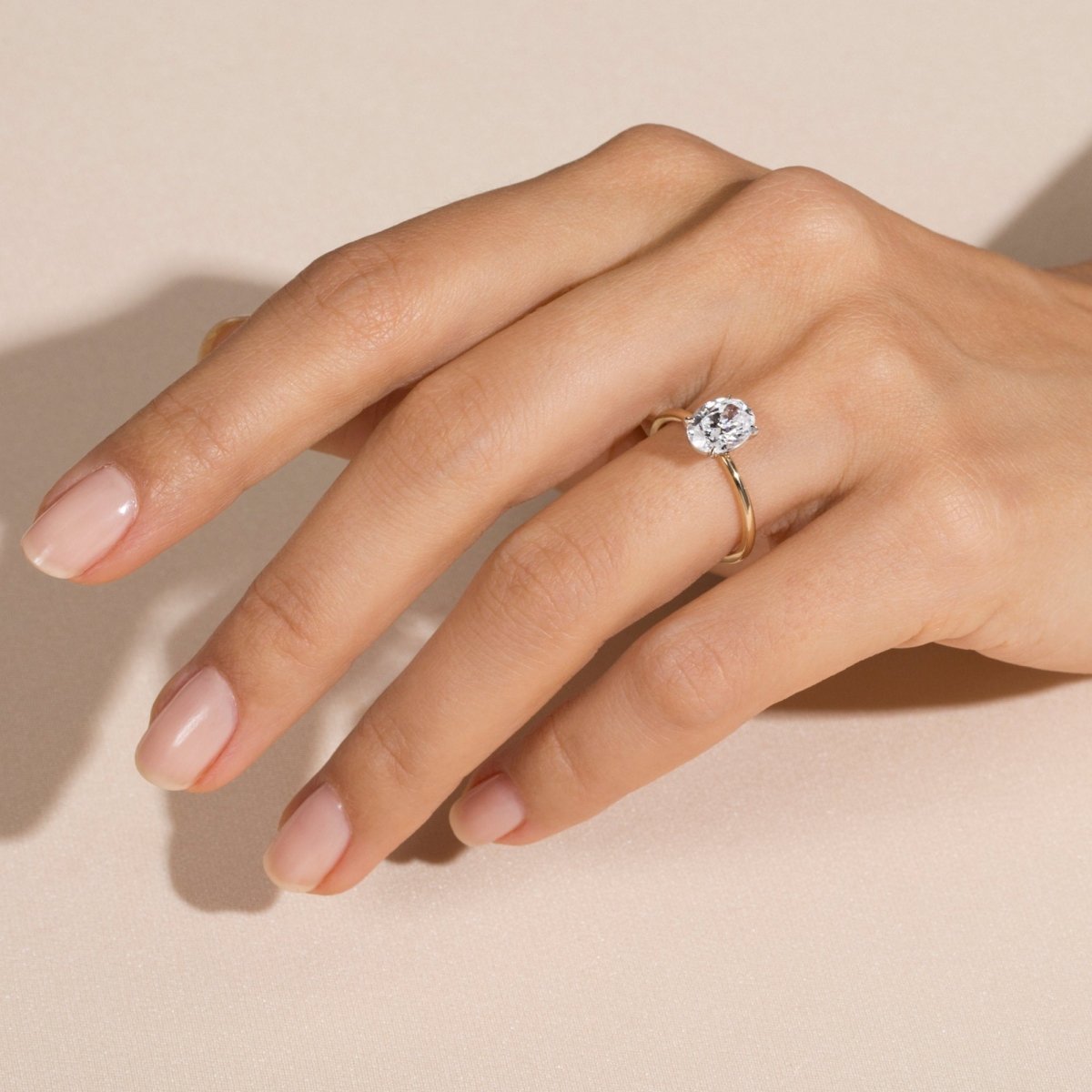 Anillo con Piedra 6x8 mm, Banda 1.5 mm – Plata 925 Baño de Oro 18K