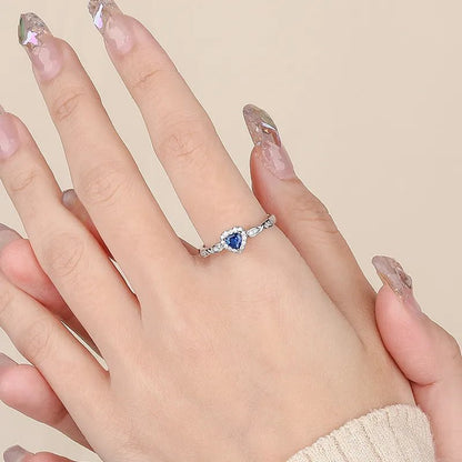 Anillo con zirconía azul: encanto delicado y elegante. Plata de ley 925, lujosa simetría, brillo celestial de la zirconía - Aurora Boré