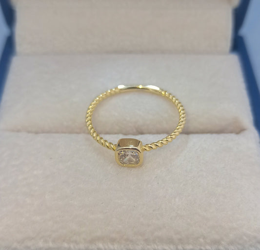 Anillo con zirconia corte cuadrado es una pieza única de joyería e inigualable para tu colección - Aurora Boré