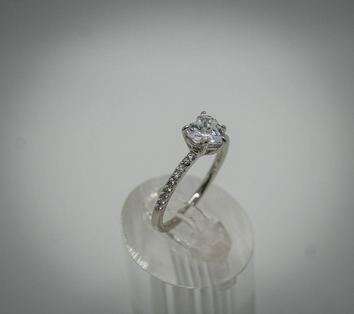Anillo "Corazón Eterno", Plata 925 con Zirconia Cúbica Corte Corazón