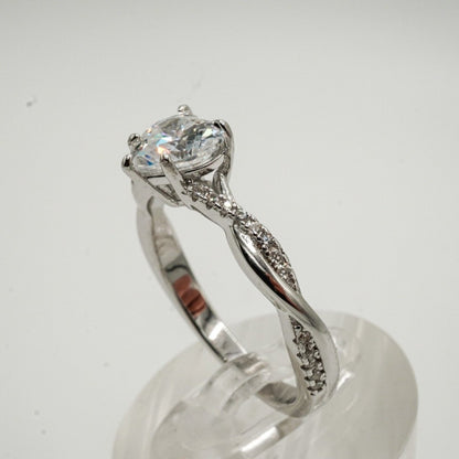 Anillo "Corazón Infinito" – Plata 925 con Zirconia Cúbica en Forma de Corazón