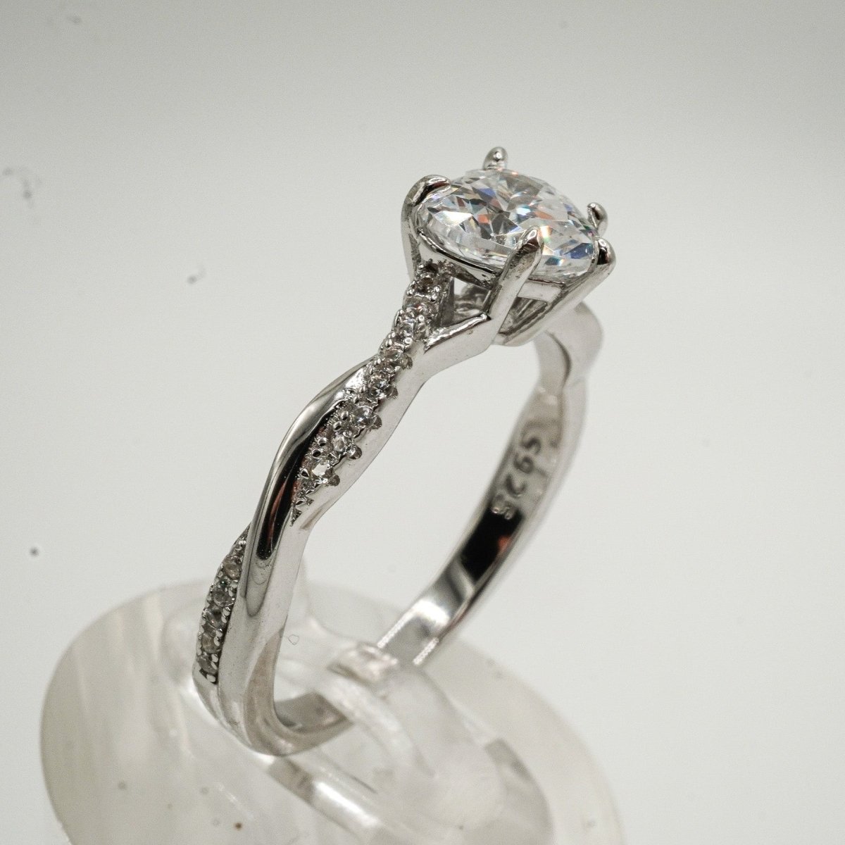 Anillo "Corazón Infinito" – Plata 925 con Zirconia Cúbica en Forma de Corazón