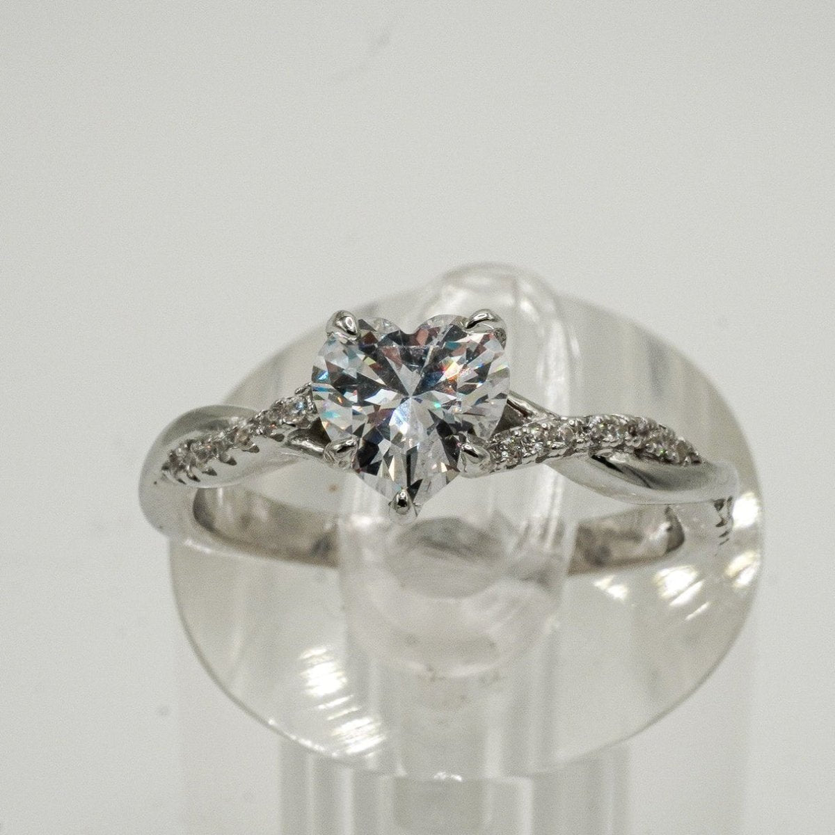 Anillo "Corazón Infinito" – Plata 925 con Zirconia Cúbica en Forma de Corazón