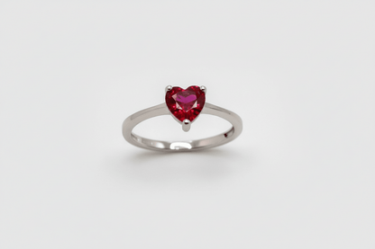 Anillo Corazón Rojo Fucsia en Plata 925 con Baño de Rodio