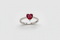 Anillo Corazón Rojo Fucsia en Plata 925 con Baño de Rodio