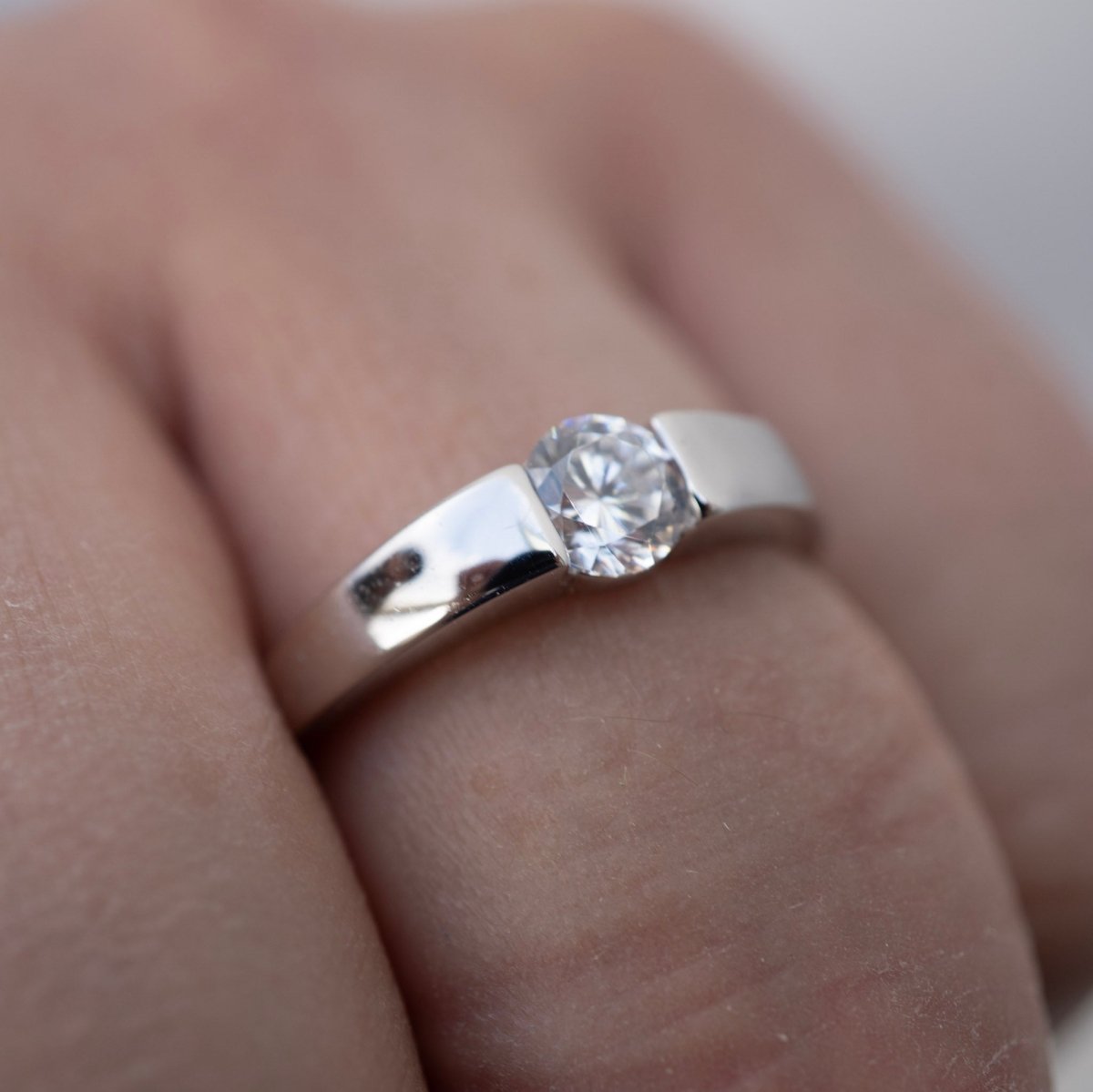 Anillo de Caballero, en Plata 925 con baño de Rodio