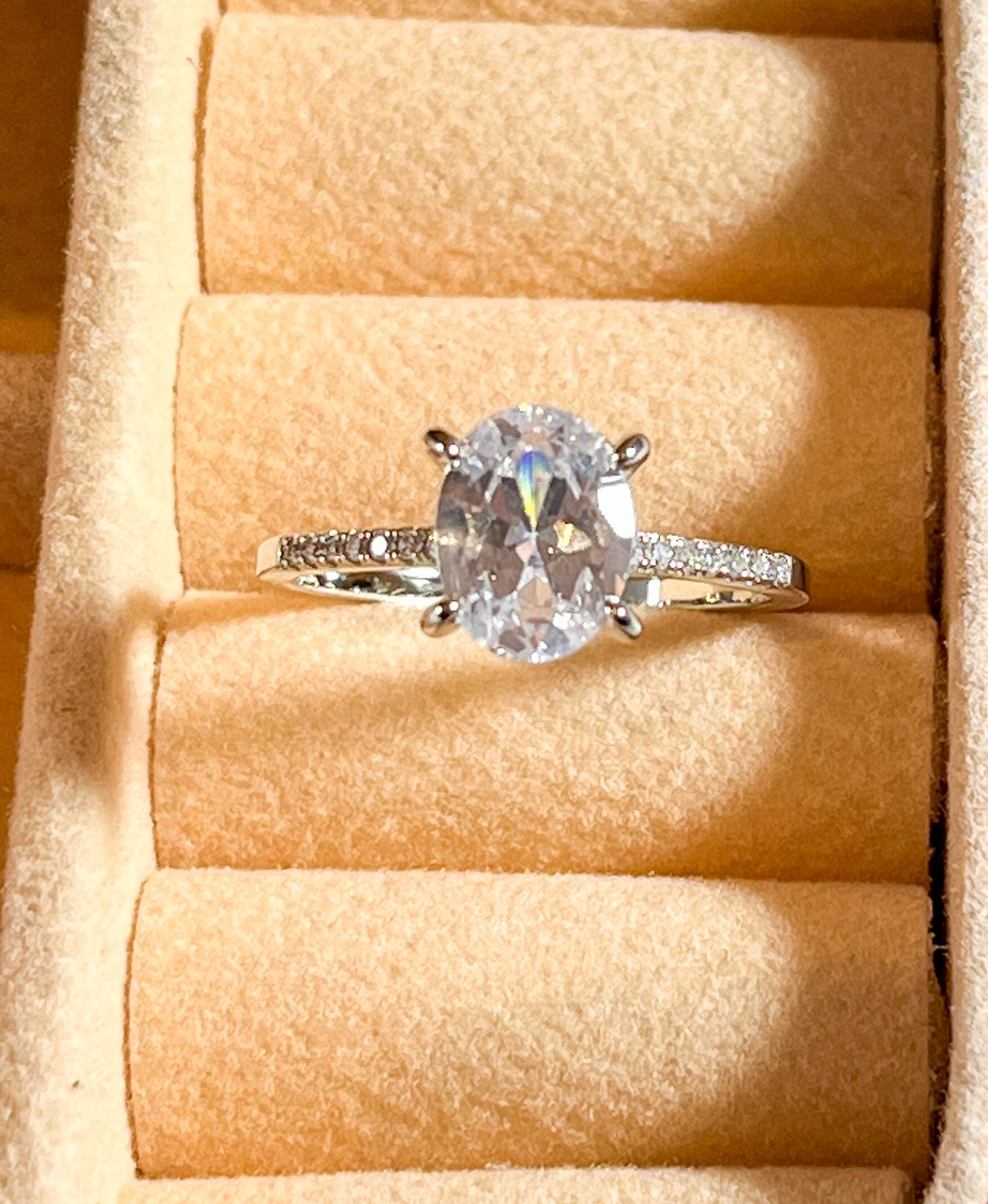 Anillo de Plata 925 con zirconia Ovalada – Aurora Boré