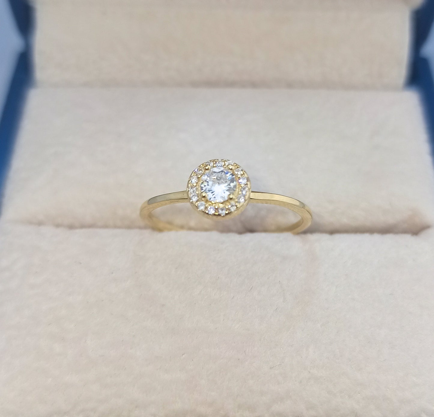 Anillo de Plata Diseño Halo, en Plata 925 con Baño de Oro 14K y Zirconias Cúbicas