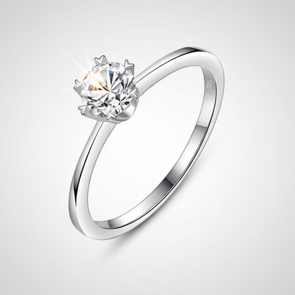Anillo "Destello de Amor" en Plata 925 con Moissanite de 5 mm
