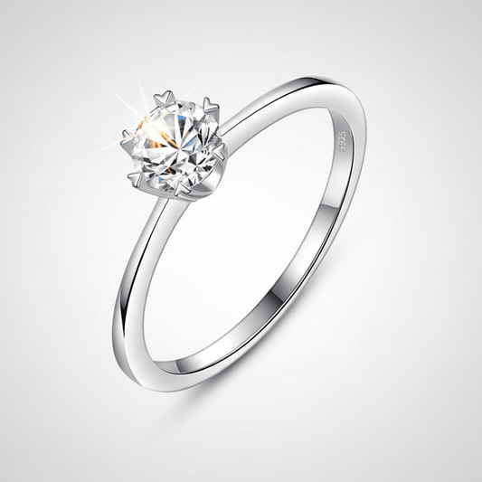 Anillo "Destello de Amor" en Plata 925 con Moissanite de 5 mm