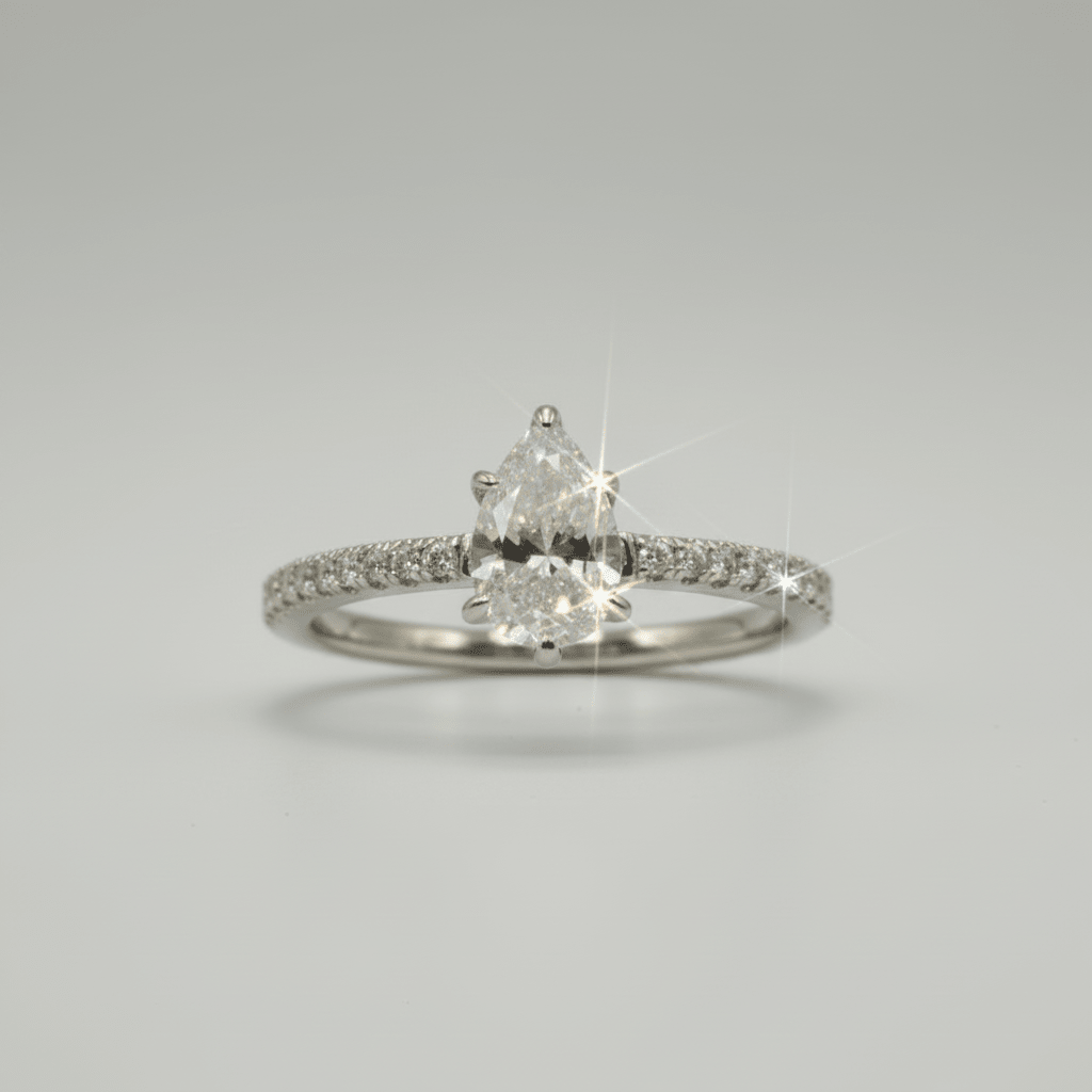 Anillo “Destello de Luz” – Plata 925 con Moissanite Corte Pera
