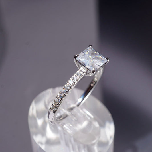 Anillo Destello Princesa – Plata 925 con Zirconia Corte Princesa