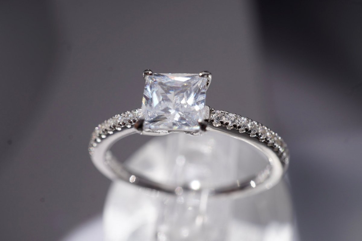 Anillo Destello Princesa – Plata 925 con Zirconia Corte Princesa