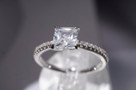 Anillo Destello Princesa – Plata 925 con Zirconia Corte Princesa