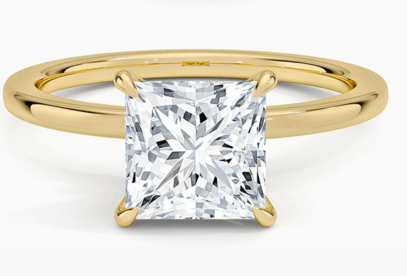 Anillo Elegancia Dorada – Plata 925 con Baño de Oro y Zirconia Corte Princesa 8x8 mm