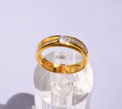 Anillo estilo Argolla de Plata 925 con Baño de Oro 18K y Zirconias Cúbicas - Aurora Boré