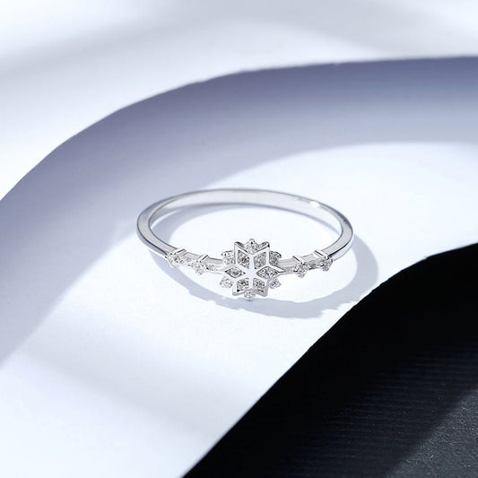 Anillo "Estrella de Luz" en Plata 925 con Zirconias