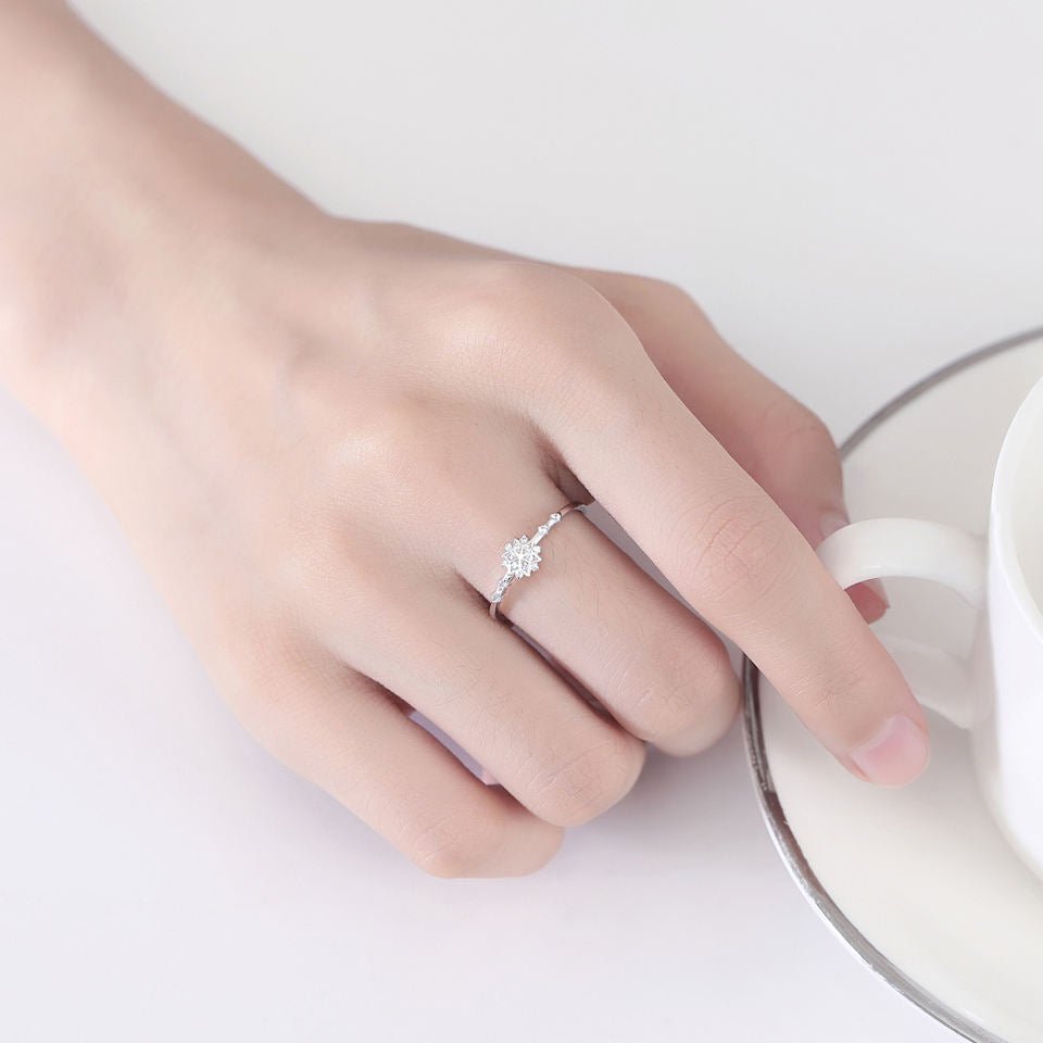 Anillo "Estrella de Luz" en Plata 925 con Zirconias