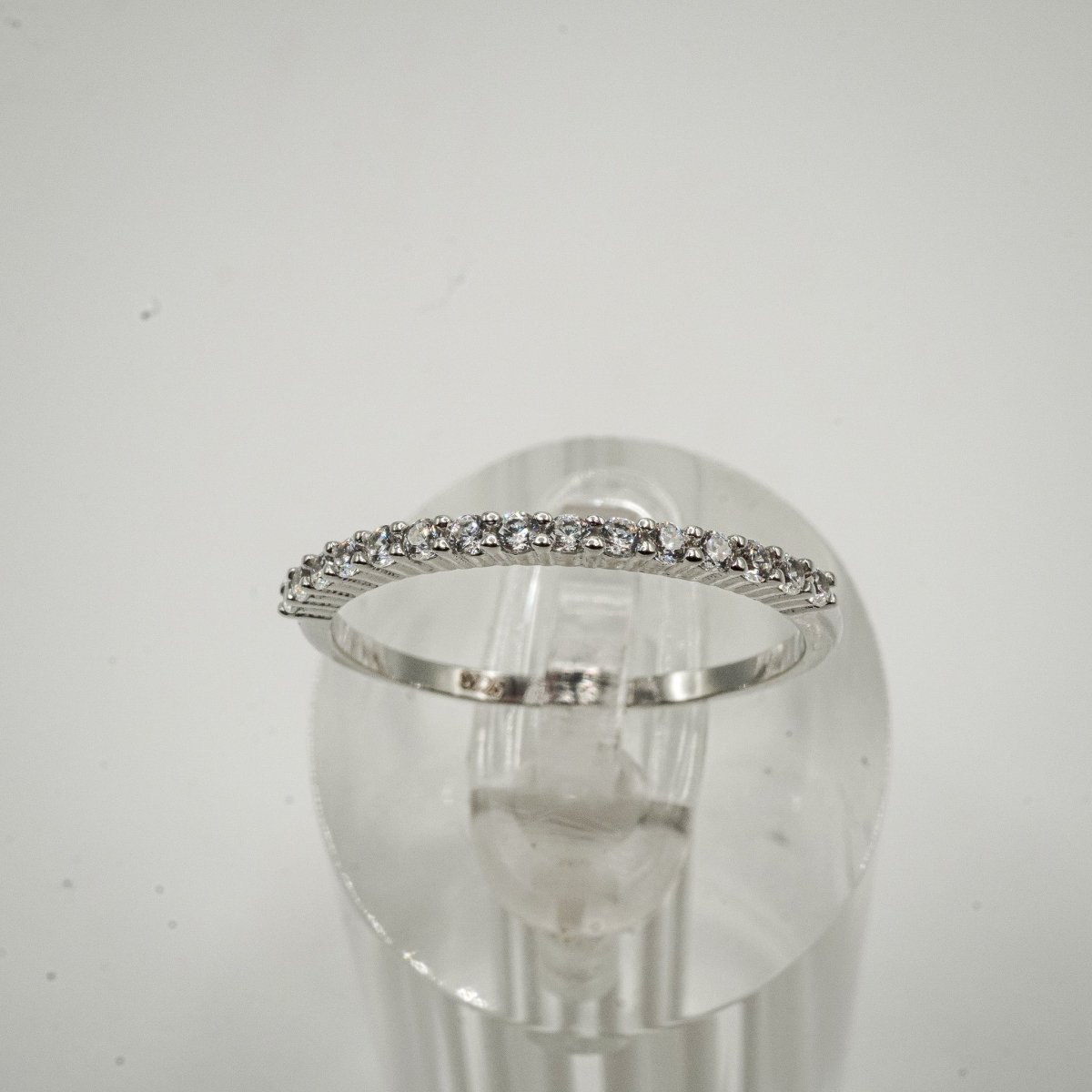 Anillo "Eternidad Brillante" – Plata 925 con Zirconias