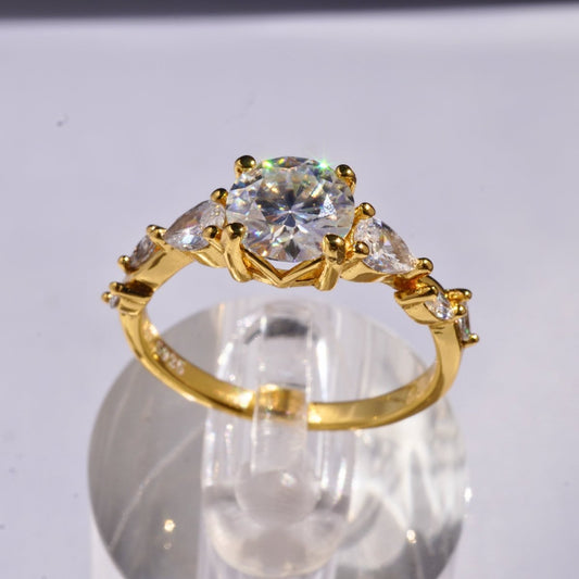 Anillo Eternidad de Plata 925 con Baño de Oro 18K y Moissanita Brillante