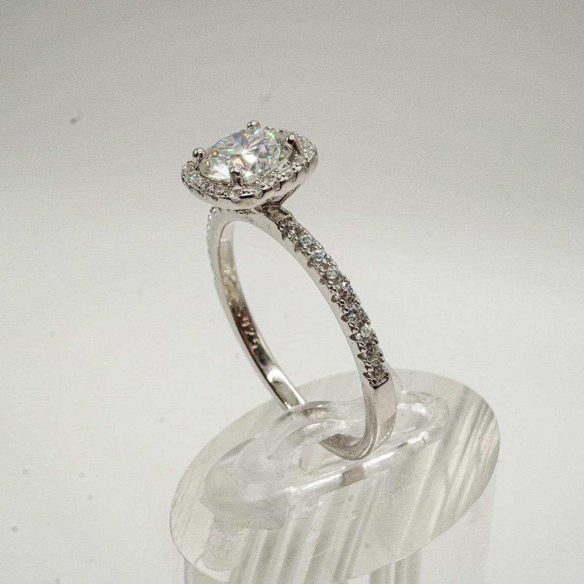 Anillo Halo Brillante en Plata 925 con Moissanite de 6.5 mm