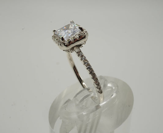 Anillo Halo en Plata 925 con Zirconia Cúbica en Corte Cuadrado