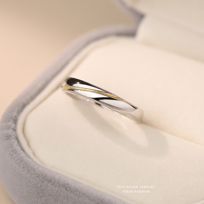Anillo Línea Dorada Él – Plata 925 con Detalle en Oro
