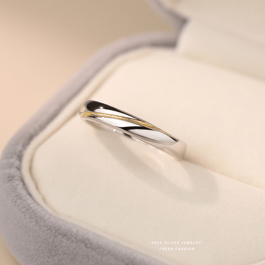 Anillo Línea Dorada Él – Plata 925 con Detalle en Oro