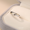 Anillo Línea Dorada Ella – Plata 925 con Detalle en Oro
