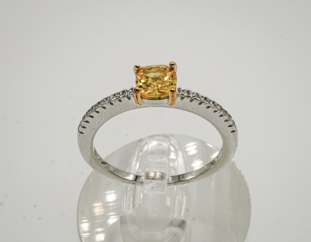 Anillo “Luz Dorada” – Plata 925 con Piedra Amarilla Corte Princesa