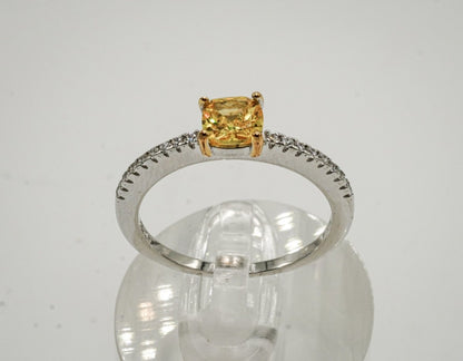 Anillo “Luz Dorada” – Plata 925 con Piedra Amarilla Corte Princesa