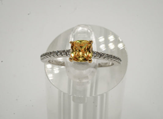 Anillo “Luz Dorada” – Plata 925 con Piedra Amarilla Corte Princesa