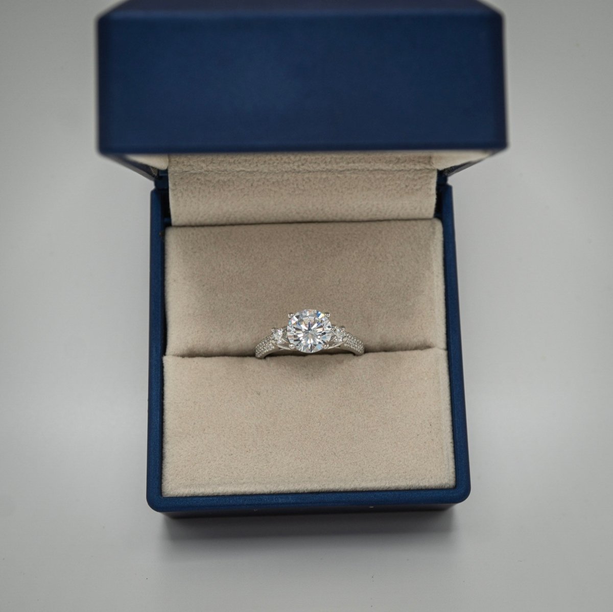 Anillo "Luz Eterna", Plata 925 con Zirconia Triple Brillante