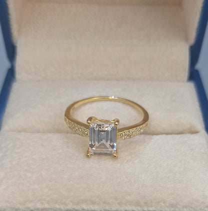 Anillo Material Plata 925 con baño de Oro de 14K Anillo de Lujo Mujer Anillo de corte esmeralda