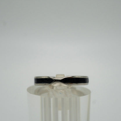 Anillo Olas del Alma, Plata 925 con esmalte negro y diseño ondulado