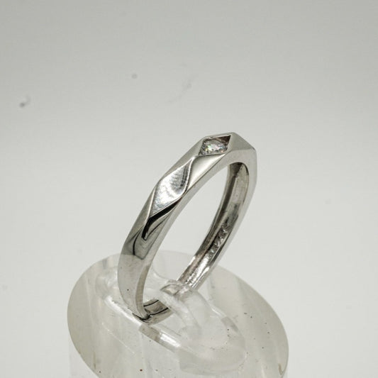 💠 Anillo “Reflejo Moderno” – Plata 925 con Zirconia Cúbica