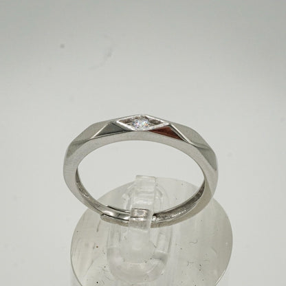 💠 Anillo “Reflejo Moderno” – Plata 925 con Zirconia Cúbica
