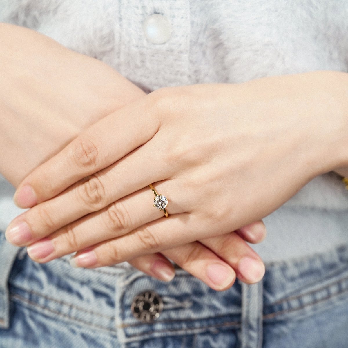 Anillo Solitario "Destello Eterno" en Plata 925 con baño Oro 18K y Moissanite